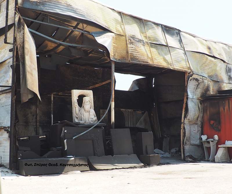 Όρθια η προτομή του Αγίου Σοφιανού μετά την πυρκαγιά της Βορειοανατολικής Αττικής