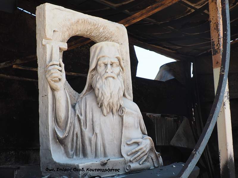 Όρθια η προτομή του Αγίου Σοφιανού μετά την πυρκαγιά της Βορειοανατολικής Αττικής