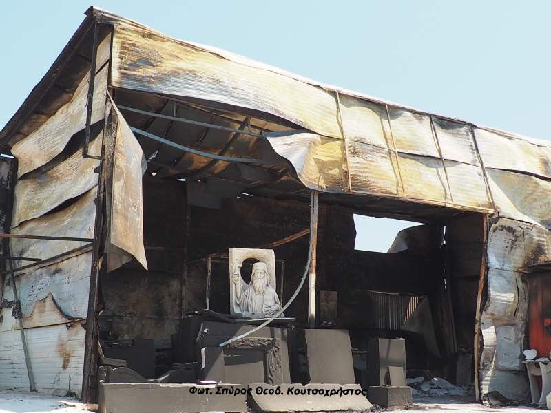 Όρθια η προτομή του Αγίου Σοφιανού μετά την πυρκαγιά της Βορειοανατολικής Αττικής